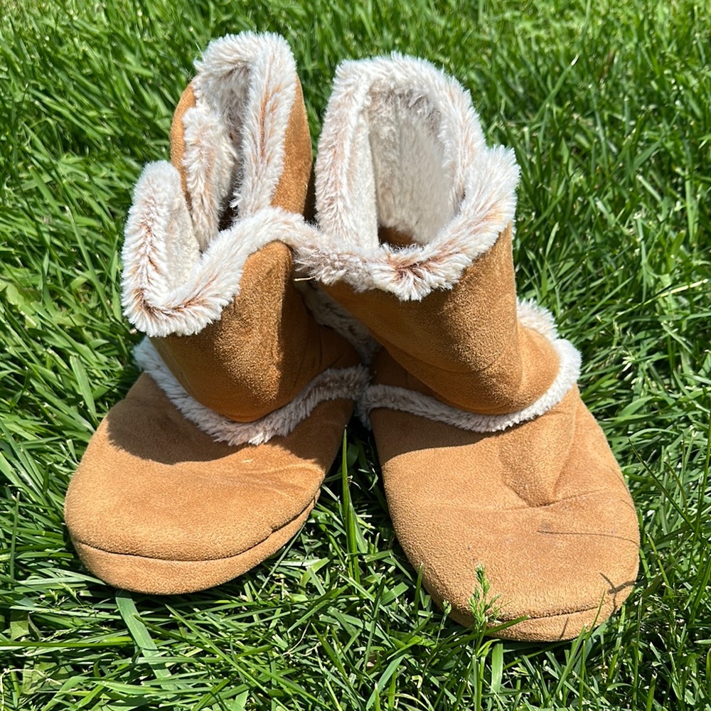 Cozy Tan Boot Slippers Size 7 or 8